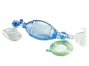 La imagen muestra un ambú, una bolsa de plástico compresible con una boquilla que se coloca sobre la boca del paciente